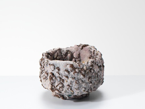 Ewen Henderson, Tea bowl, stoneware, 8.5 x 13 cm, courtesy of Erskine, Hall & Coe Ltd.; Photography by Michael Harvey
