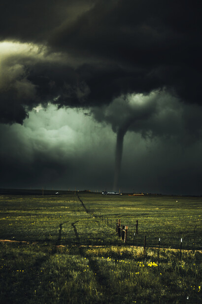 Il ritmo dell’esistenza è quello di un turbo, tutto è veloce, tutto è accelerato, tutto assume le sembianze di un vortice