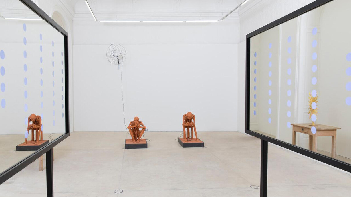 Rosmarie Lukasser, Annäherungen an „...bin im Netz i5.0, exhibition view. Courtesy of Galerie Hubert Winter