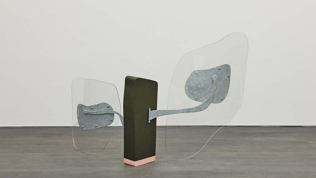 Nairy Baghramian
Big Valve, 2016
Zincked metal, painted polyurethane, polycarbonate
120 x 230 x 57 cm / 47,24 x 90,55 x 22,44"
Photograph by Dirk Pauwels