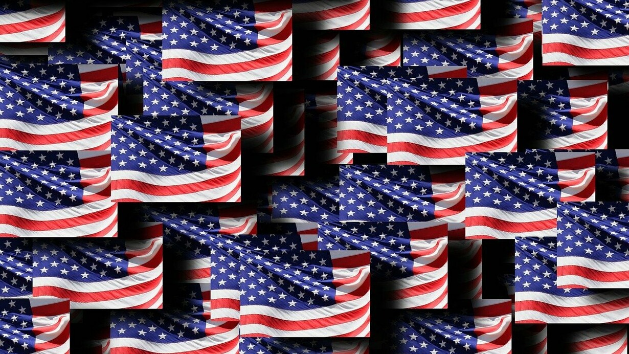 Eine Collage amerikanischer Flaggen