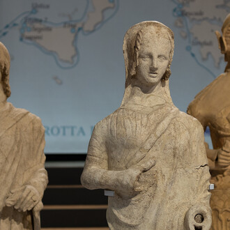 Minerva e offerenti, dal Museo Lavinium. Credito fotografico Simona Murrone