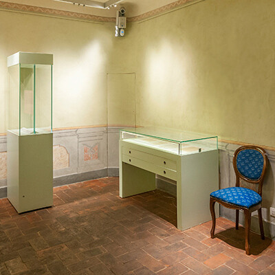 Room with a comfortable place. Courtesy of Puccini Museum