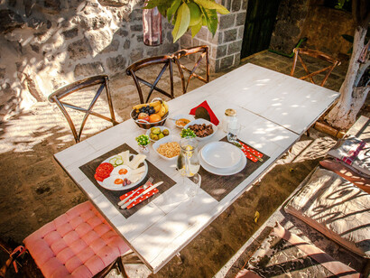 Klinci, Montenegro. Menú con productos de la tierra