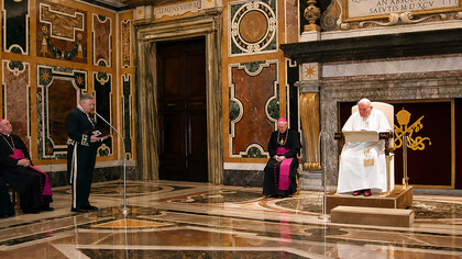 Gary Krupp in the uniform of his papal order addresses H.H. Pope John Paul II and the private Jewish Audience January 18, 2005