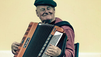 Accordéoniste. La musique fait des miracles sur notre humeur