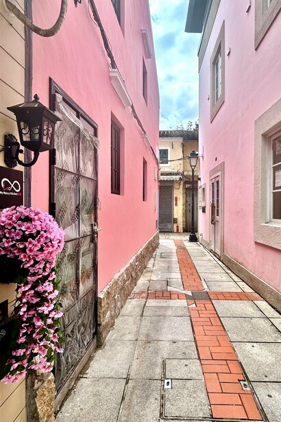 Passageway with a pink theme in Taipa Village, Macau ©Alma Reyes