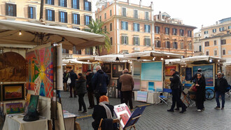 La mostra a Piazza di Spagna nel 2019