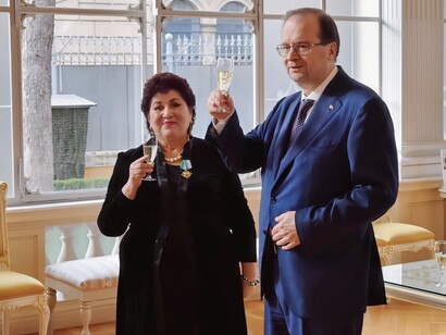 Sonia Brito Sandoval con l'Ambasciatore Alexej Paramonov