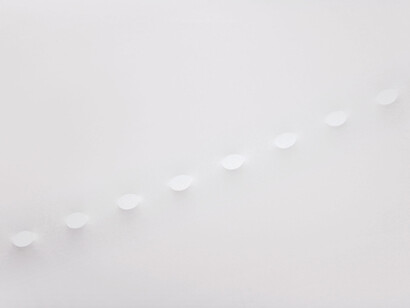 Turi Simeti, 12 ovali bianchi, 2016, 150x300 cm. Courtesy Archivio Turi Simeti