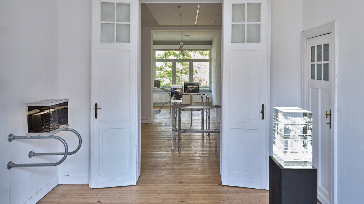 Eva L’Hoest, inkstand – fragments of intent, exhibition view. Courtesy of Galerie Eric Mouchet 