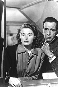 Ingrid Bergman e Humphrey Bogart no filme de drama romântico americano Casablanca (1942)