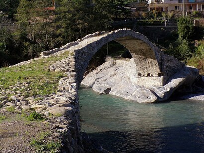 Ponte medievale di Borghetto d'Arroscia, provincia di Imperia, Italia