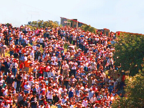 A lo largo de los años, la romería ha evolucionado, adaptándose a las nuevas realidades, pero manteniendo intactos sus elementos más tradicionales