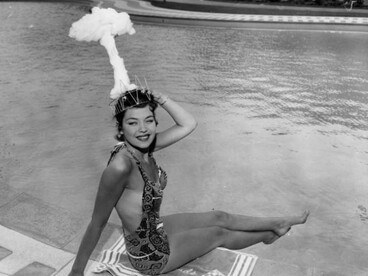 Hasta la cosificación de la mujer fue explosiva. No hubo una sola Miss Atomic Bomb sino varias, elegidas en distintos concursos de belleza. Linda Lawson. Miss Bomba atómica, 1953. Las Vegas, Nevada. EE.UU.