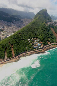 Tragédias aguardando para acontecer, Vidigal/Niemayer. Fotografia de Mario Moscatelli