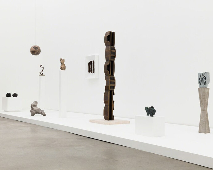 Transmission, Exhibition view. Courtesy of Anat Ebgi
