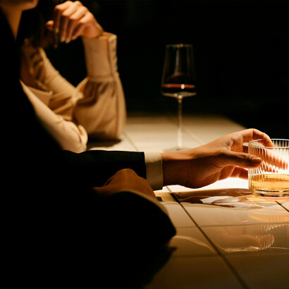 Casal discutindo. Outros 12 anos decorrem e Hae Sung chega em NY para uma curta viagem