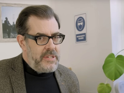 Richard Osman ha escrito una entretenida colección de títulos cuyos protagonistas son unos sagaces detectives a los que no se les resiste un crimen, que ha tenido una gran acogida mundial