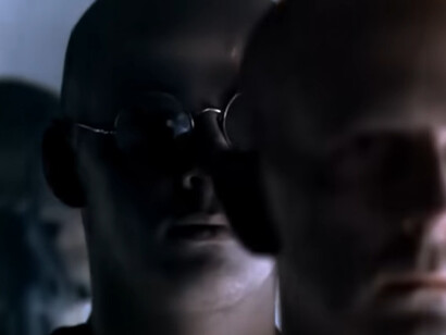 Lo spot, trasmesso una sola volta in televisione durante il Super Bowl, riuscì a catturare l'attenzione del pubblico mondiale, diventando un fenomeno virale prima dell'era di Internet