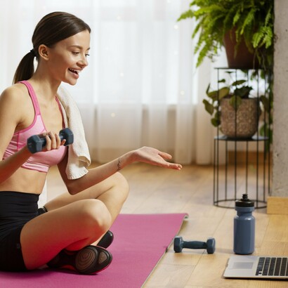 A quieter, focused structure, even in a group setting: guiding participants with energy, education, and motivation through the digital space