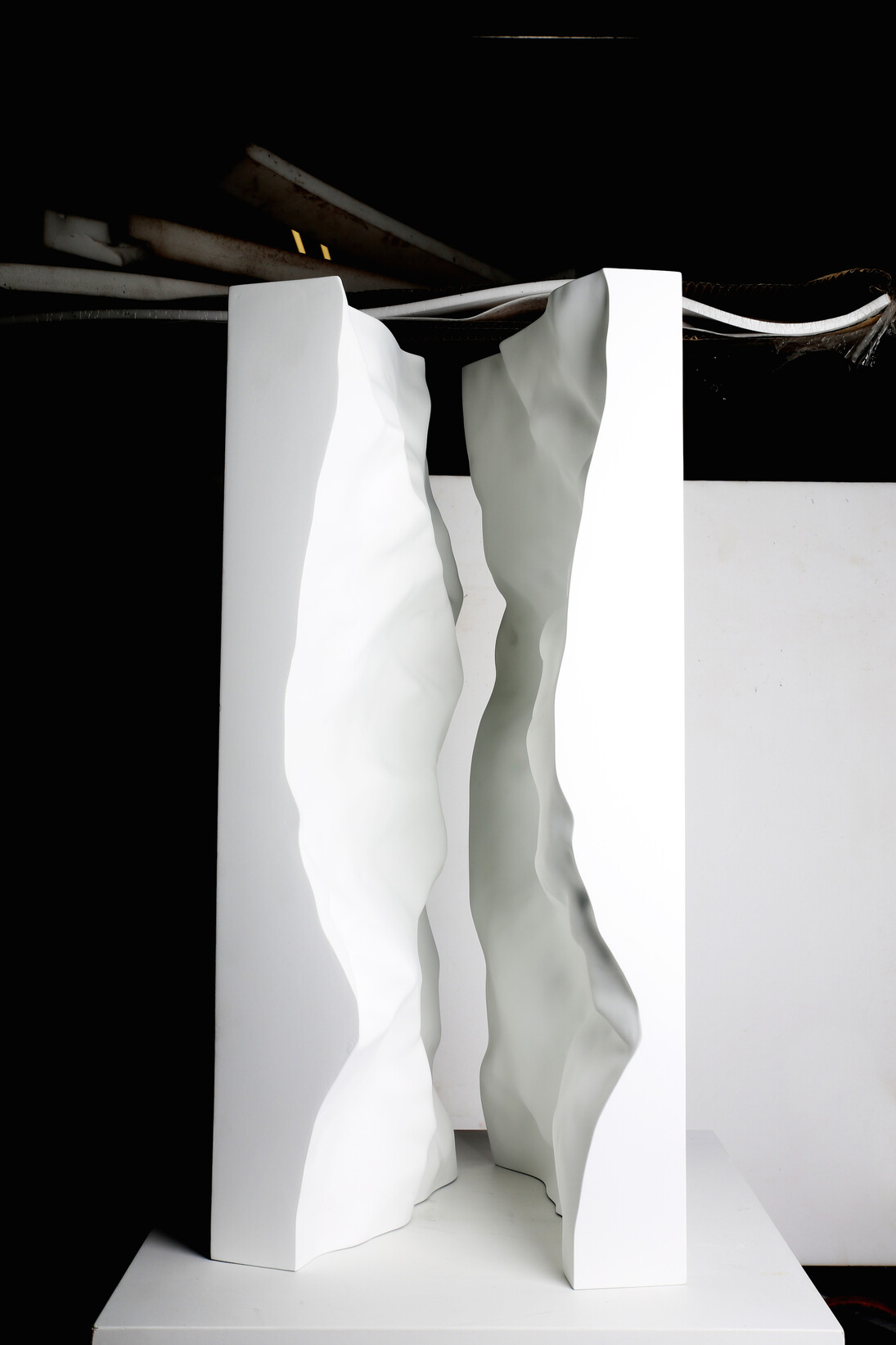 Daniel Chadwick, Please don't Touch, 2015, Sooted Bronze. Delicate carbon Deposit on
solid machined bronze, 48mm x 54mm x 148mm
(high) ©
Daniel
Chadwick.
Photo:
Paulina
Korobkiewicz,
courtesy
Dadiani
Fine
Art