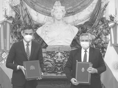 El presidente de España, Pedro Sánchez, y su homólogo argentino Alberto Fernández