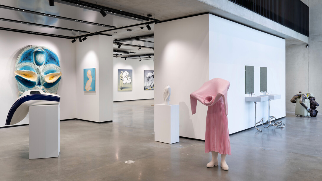 Verschiedene künstler:innen, Grotesk, ausstellungsansicht. Mit freundlicher genehmigung der König Galerie