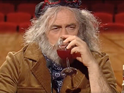 Crozza nell'imitazione di Mauro Corona