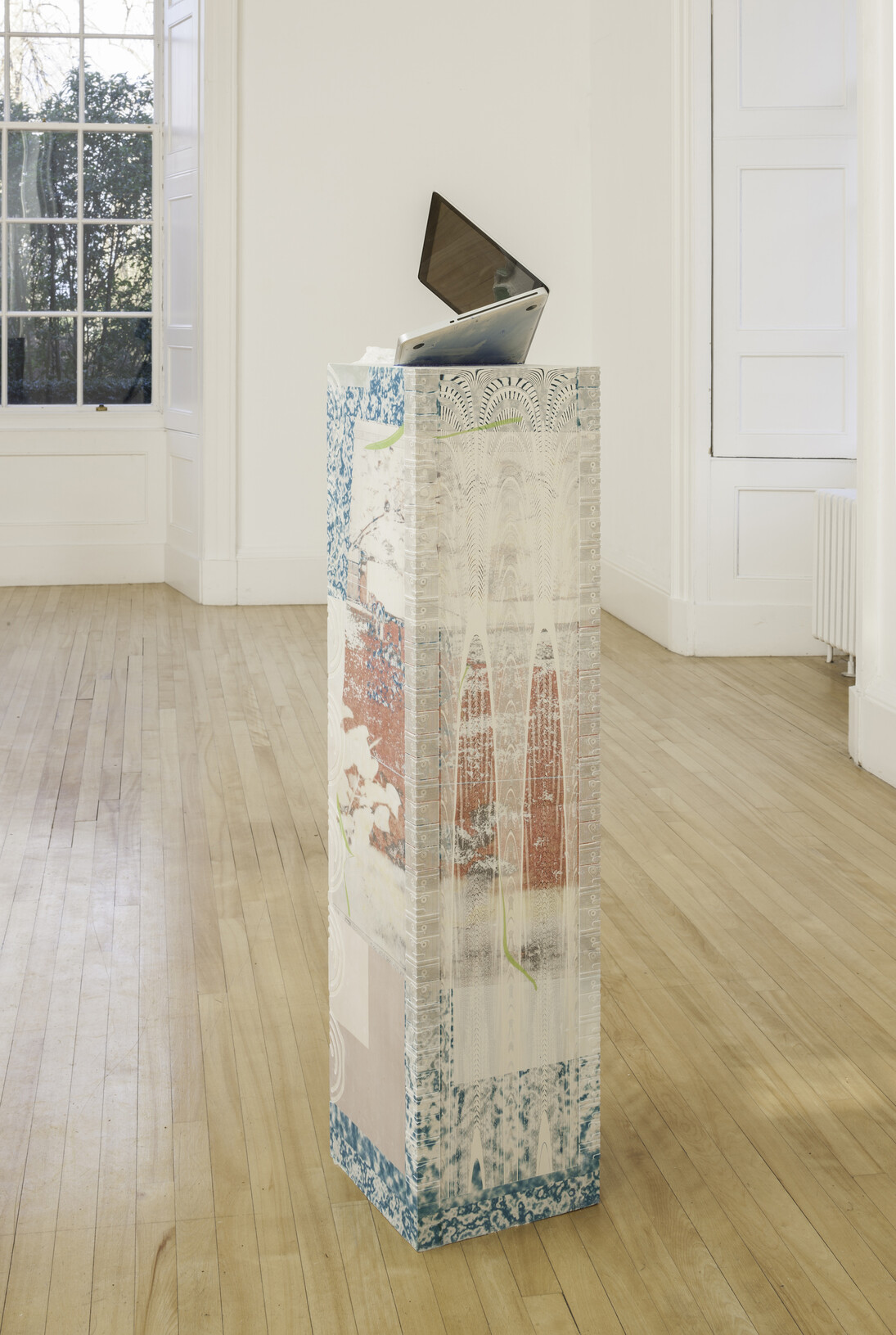 Alex Dordoy, Congsumer (MacBook Pro), 2014.
Courtesy the artist, Zabludowicz Collection and The Modern Institute/Toby Webster LTD., Glasgow.
Photo: Ruth Clark

