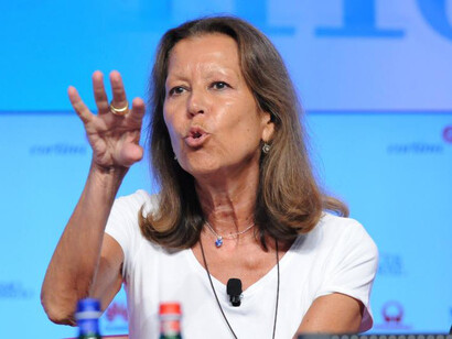 Lina Sotis alla presentazione di un suo libro