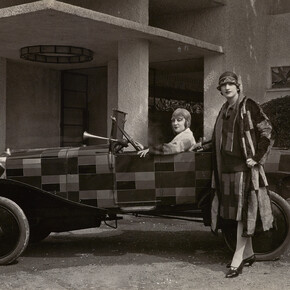Studio REP, Modèles devant voiture simultanée, 1925, © Pracusa 2013057, © BNF, Robert mallet-Stevens © Adagp, Paris 2014, Jacques Heim © DR