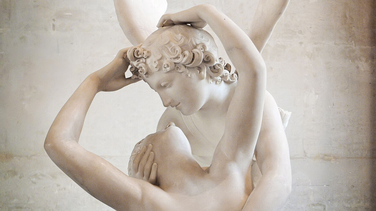 'Eros y Psique' de Antonio Canova (1793), escultura expuesta en el Museo Louvre, Paris (Francia)