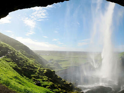 Cascata di Seljalandsfoss (Islanda). Non c’è desiderio di conoscere attraverso tutti i sensi