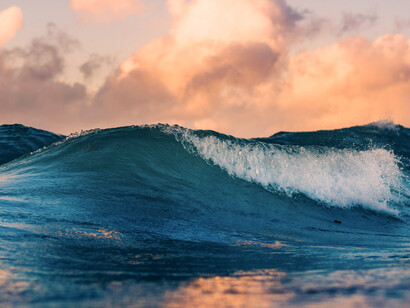 Recuerdo el balanceo de sus caderas al atardecer