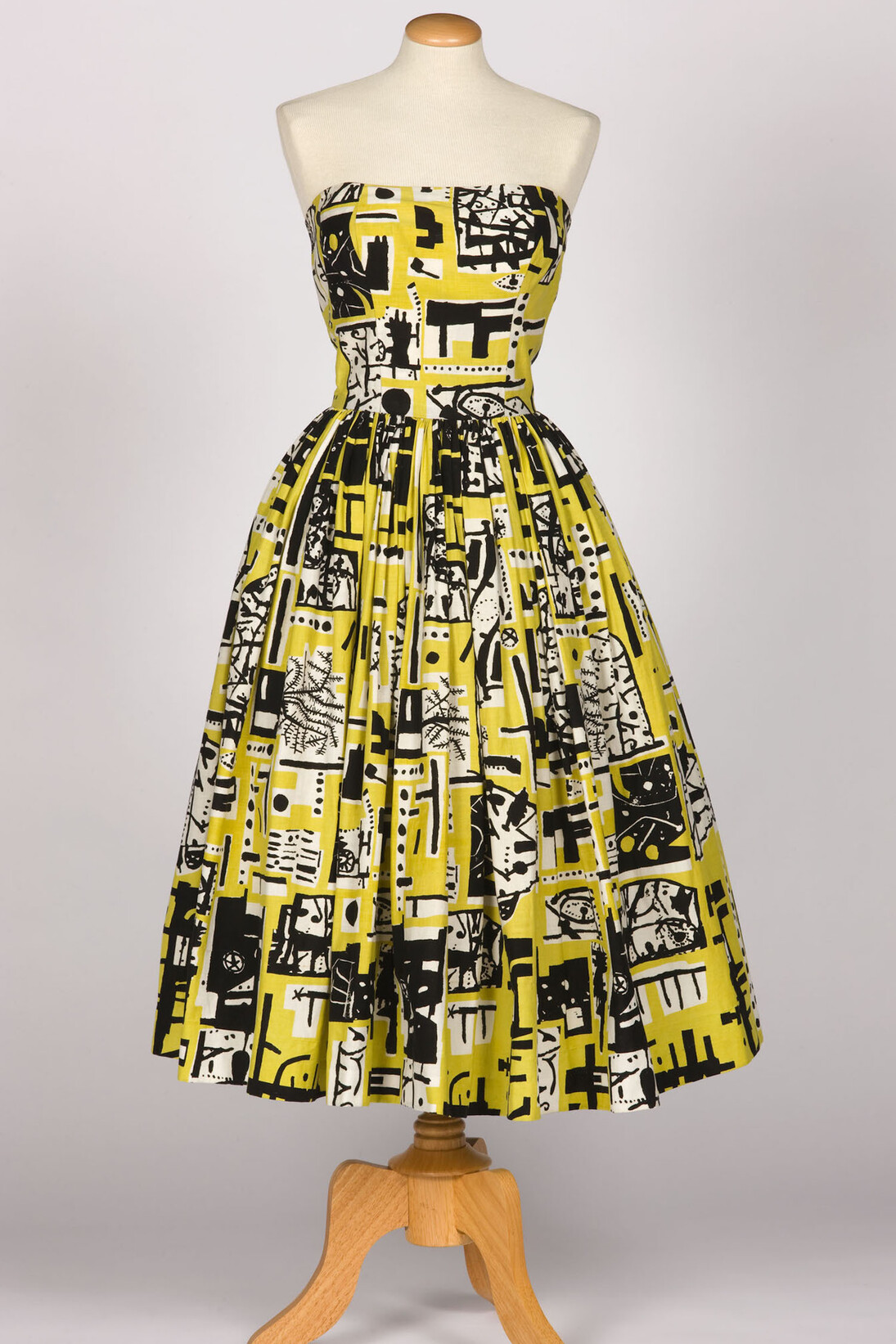 Cocktail Dress for Horrockses Fashions, 1953, Photograph by Norwyn Ltd. Courtesy the Harris Museum & Art Gallery, Preston © Trustees of the Paolozzi Foundation, licensed by DACS