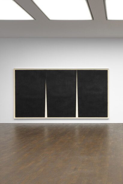 Installation view of Richard Serra’s Ri s exhibi on at Gagosian, Grosvenor Hill, London. April 6 - May 25, 2018. All artworks © Richard Serra/ DACS, London, 2018. Photo by Mike Bruce. Courtesy the ar st and Gagosian