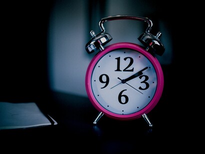 El sonido del despertador alerta al cerebro 