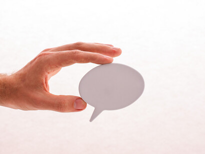 Segundo o Senado Brasileiro, discursos de ódio que incitem violência e preconceito contra grupos, indivíduos ou instituições não são protegidos pelo direito à liberdade de expressão