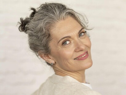 Mulher madura. A vida é um jogo onde as regras mudam o tempo todo. O que parecia impossível antigamente, agora pode e é acessível. O que parecia perda se transforma em ganho. O que parecia fim pode ser, na verdade, um começo disfarçado