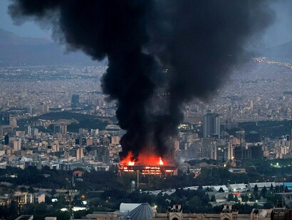 Ataque al estudio de transmisión de noticias IRIB, Irán, 16 de junio de 2025. Irán mantiene su programa nuclear sin verificación internacional, pese a sanciones y acuerdos previos