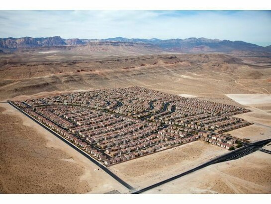 Alex MacLean, Desert Housing Block, Las Vegas, Nevada, USA, 2009, copyright © Alex MacLean Huxley-Parlour Gallery