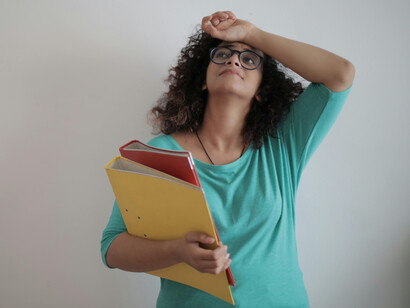 Entenda a diferença crucial entre informação e conhecimento e seu impacto na educação atual. Uma análise necessária para navegar na era digital
   