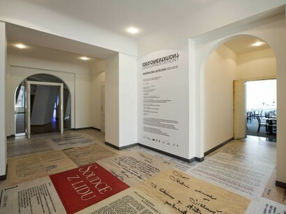 Magdalena Jetelová. Installation view