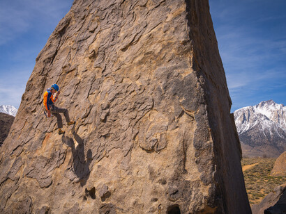 Desde principios de la década de 1920, estrellas de cine famosas como Hopalong Cassidy, Gene Autry y el Llanero Solitario se han rodado en Alabama Hills. Escalada de aleta de tiburón en las colinas de Alabama, EE.UU.