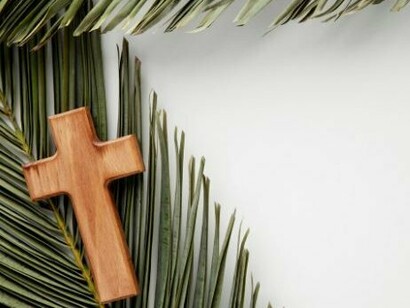 Crucifixo. A vida de alguém que ama a ciência e tem fé é uma espécie de novela com roteiro escrito por um autor sádico. Em um dia, estou debatendo evidências sobre a eficácia de uma vacina, e no outro, acendendo uma vela para Nossa Senhora Aparecida