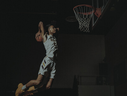 Acupuncture benefits: athletes who play basketball or baseball tend to feel pain in their shoulders, backs and arms, which can be treated with acupuncture