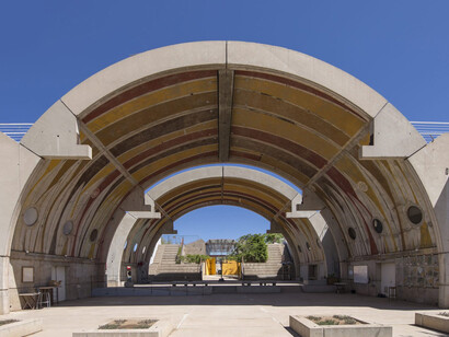 Se trata de un laboratorio urbano que se empezó a construir en 1970 bajo las bases de la arcología en el desierto de Arizona