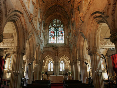 Interior da capela de Rosslyn na Escócia