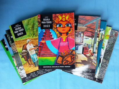 Ejemplares del anuario «Escuela para Todos»